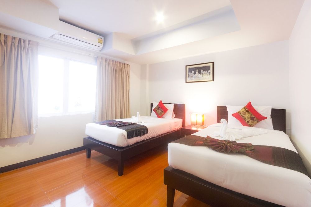 undefined Silver Resortel 5