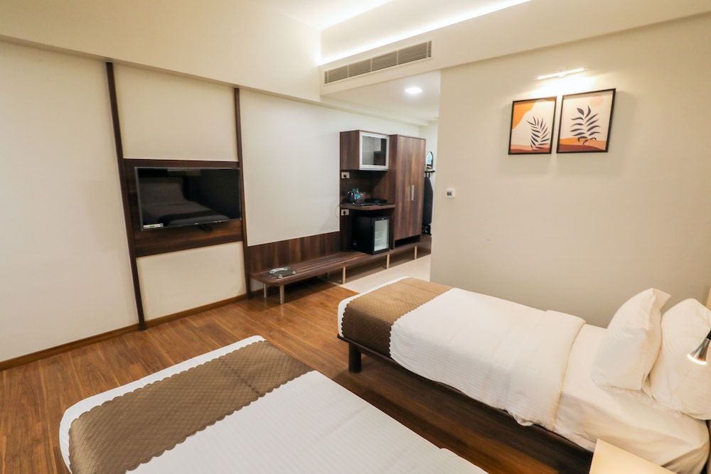 Spree Hotel Aurangabad Deluxe Twin Room 3