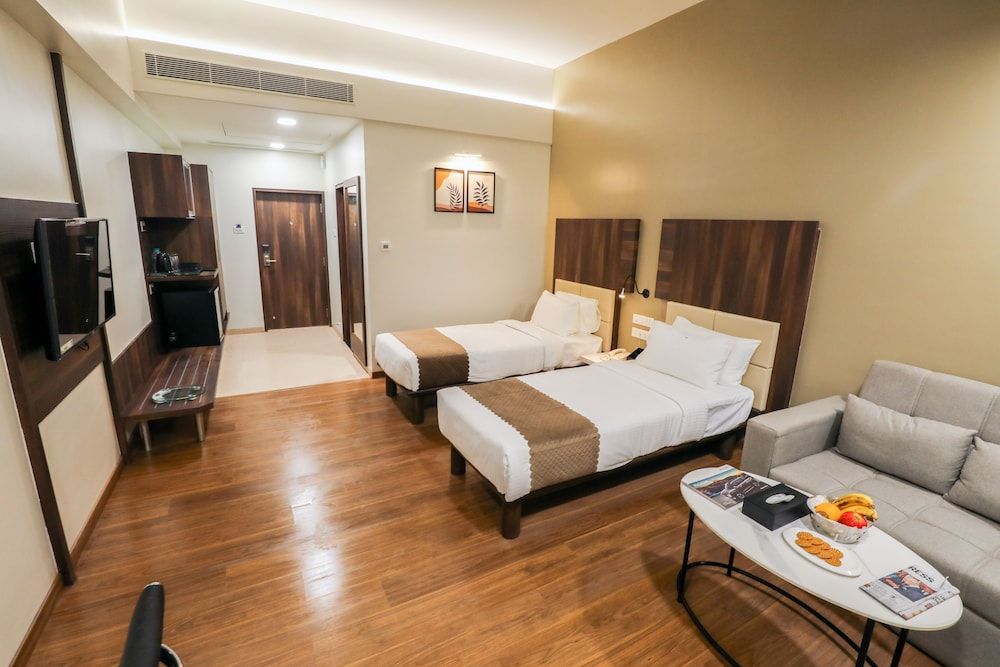 Spree Hotel Aurangabad Deluxe Twin Room 2