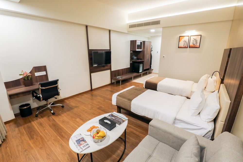 Spree Hotel Aurangabad Deluxe Twin Room 8