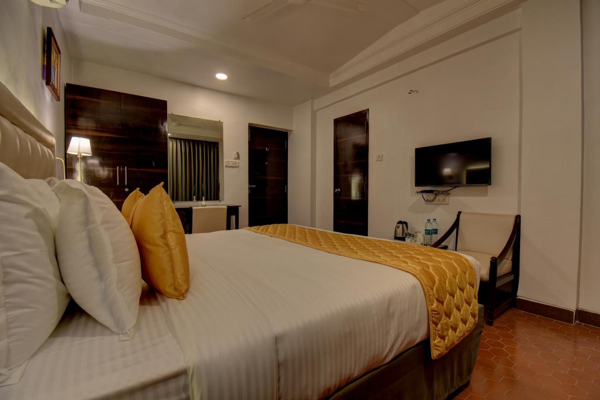 Elite Hotel AC Deluxe Room 3