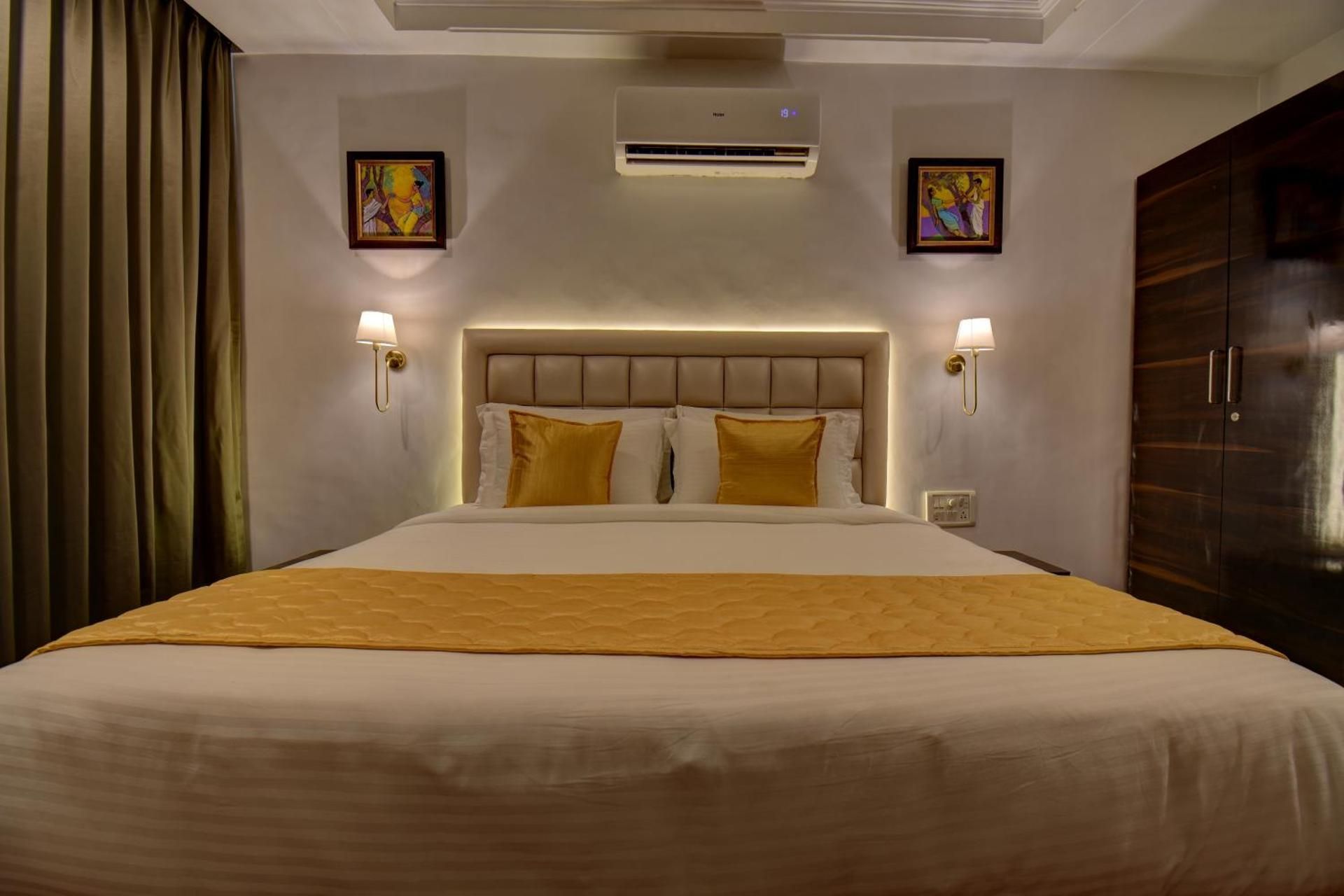 Elite Hotel AC Deluxe Room 8