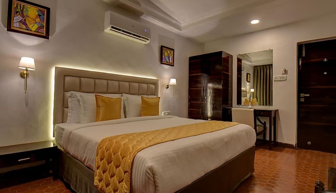 Elite Hotel AC Deluxe Room 7