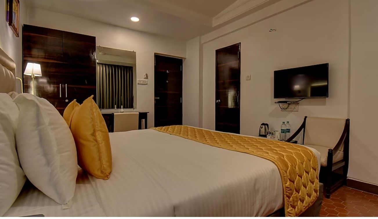 Elite Hotel AC Deluxe Room 4