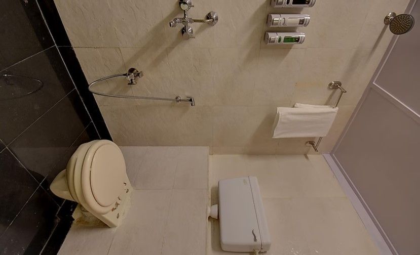 Elite Hotel AC Deluxe Room 9