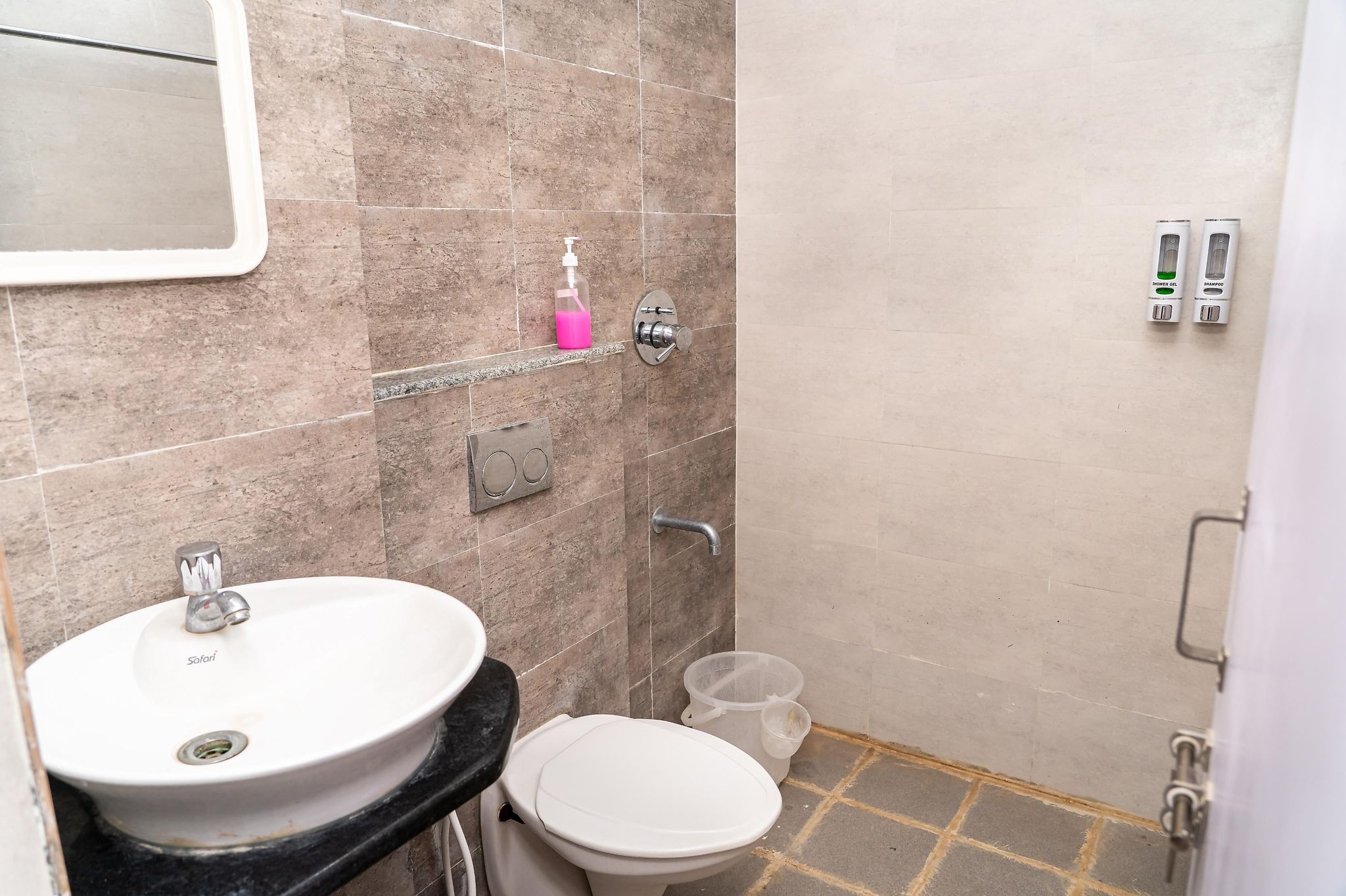 MAYBAACH HOTELS Deluxe room 3