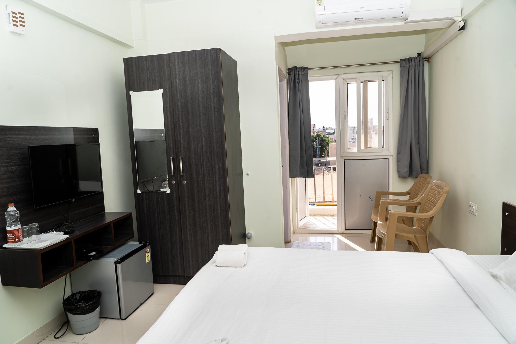 MAYBAACH HOTELS Deluxe room 7