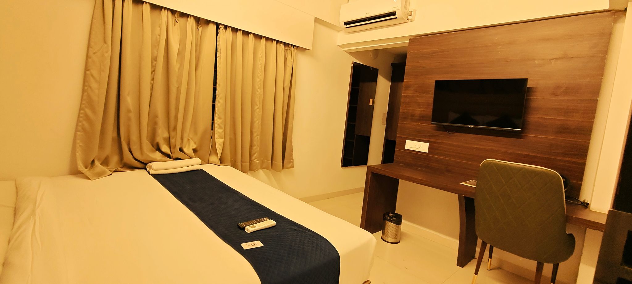 Hotel Meritel Grande, Indore Deluxe Room 5