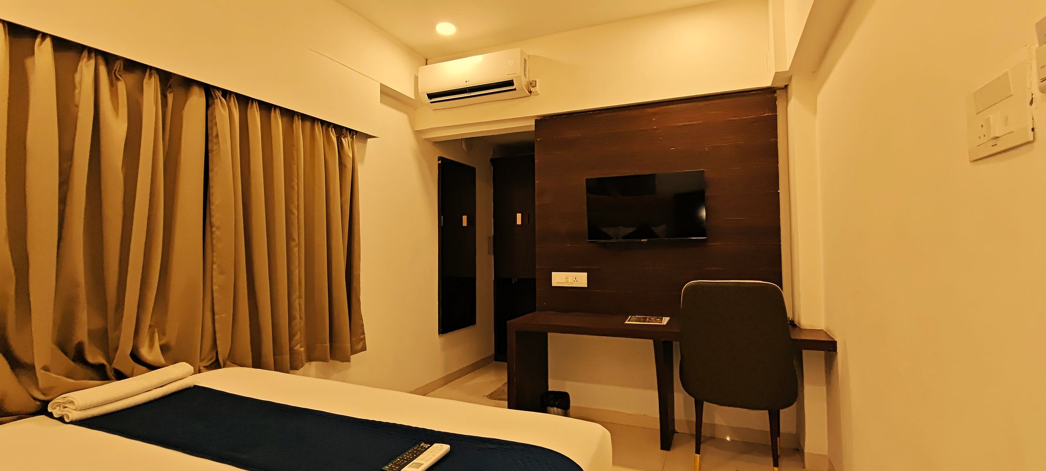 Hotel Meritel Grande, Indore Deluxe Room 3