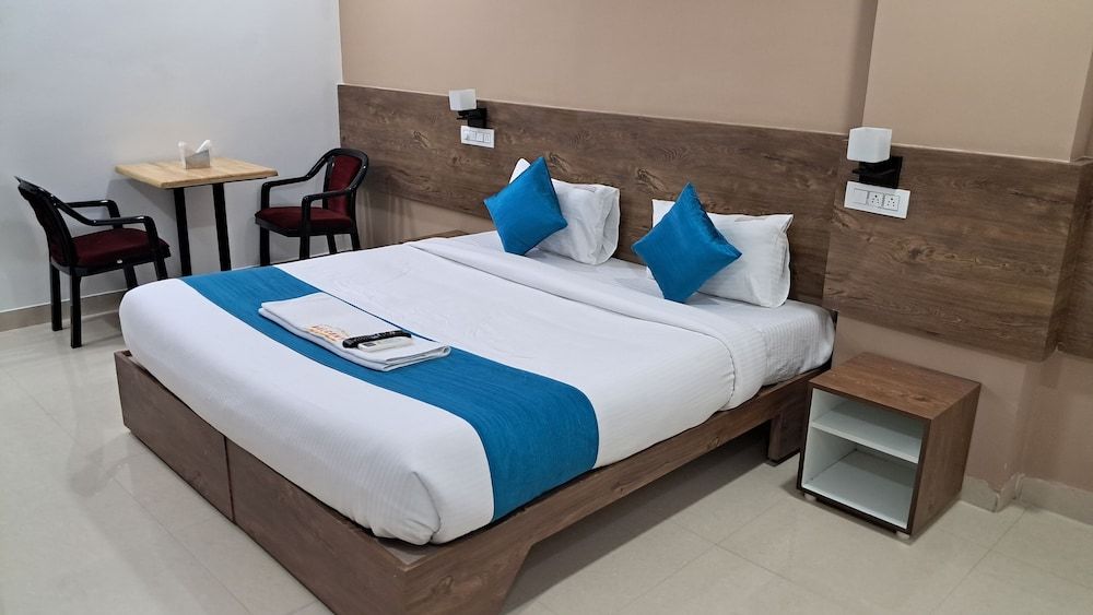 THE BALCONY Deluxe Double Room Single Use 2