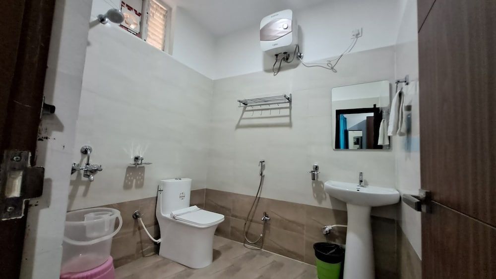 THE BALCONY Deluxe Double Room Single Use 3