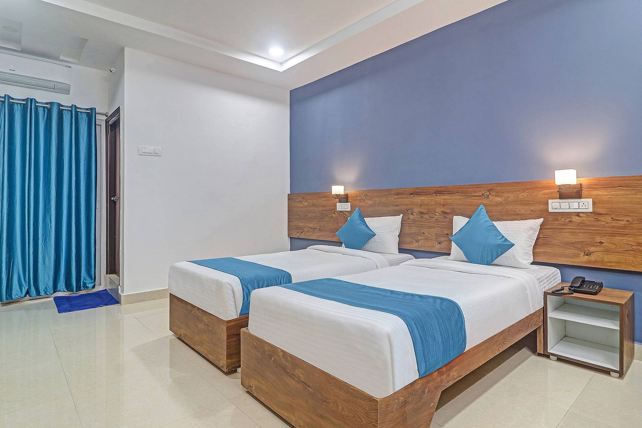 THE BALCONY DELUXE TWIN BED 2