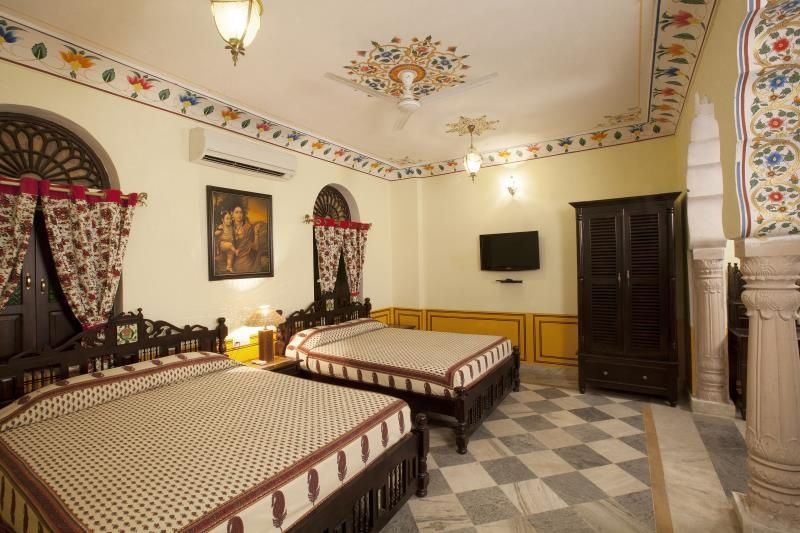 Bissau Palace Deluxe Room 4