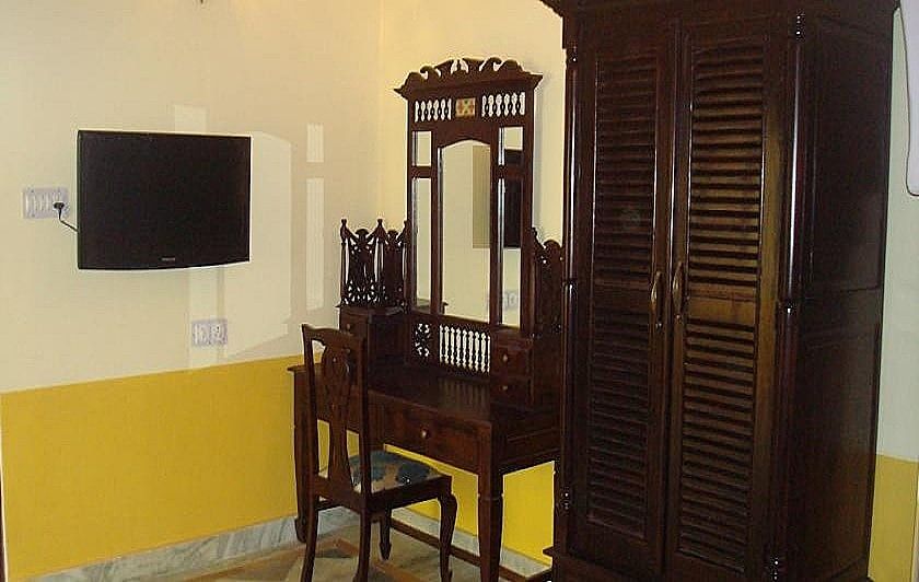 Bissau Palace Deluxe Room 7