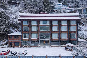 The Golden Feather, Mussoorie
