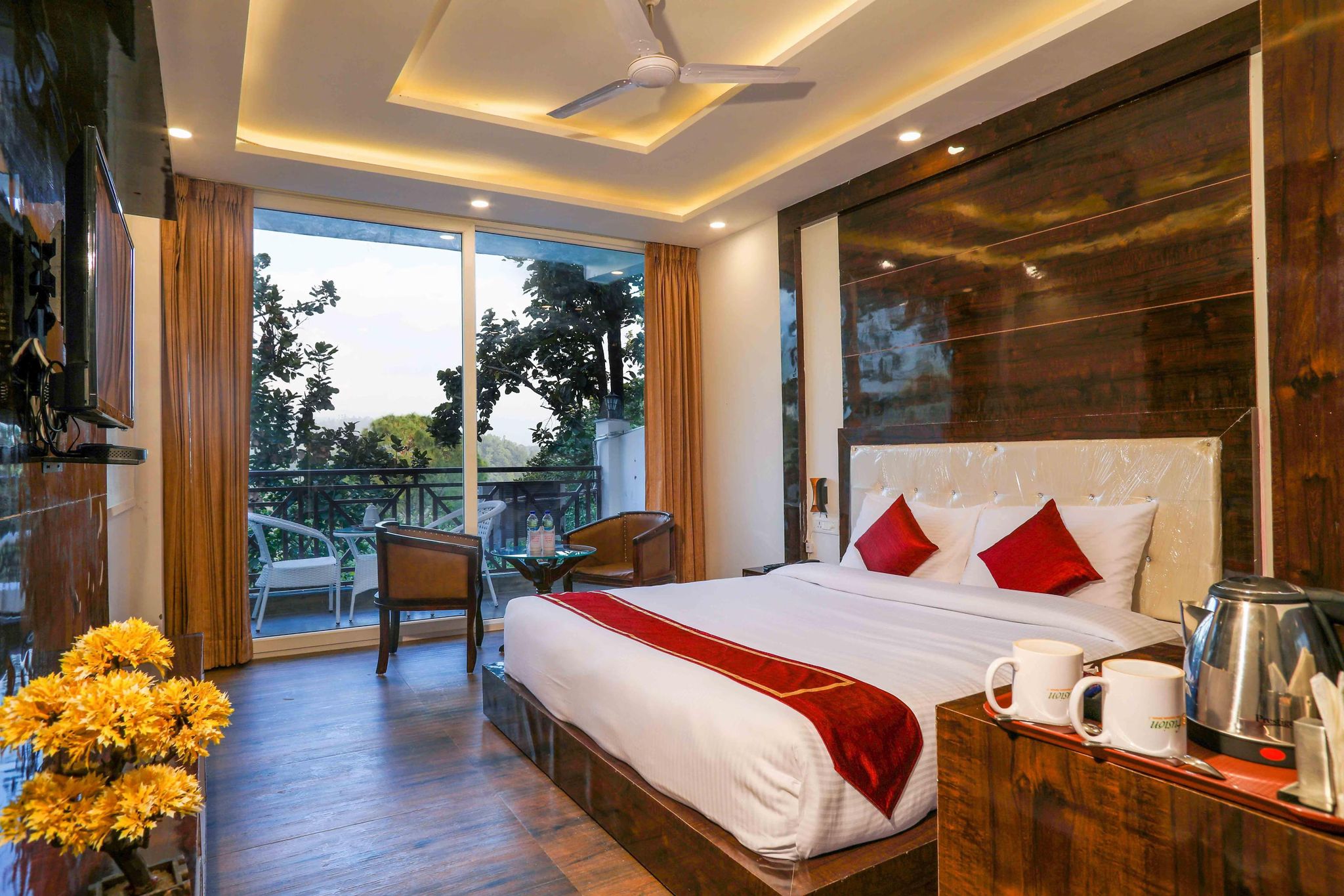 The Oak Chalet with Private Balcony