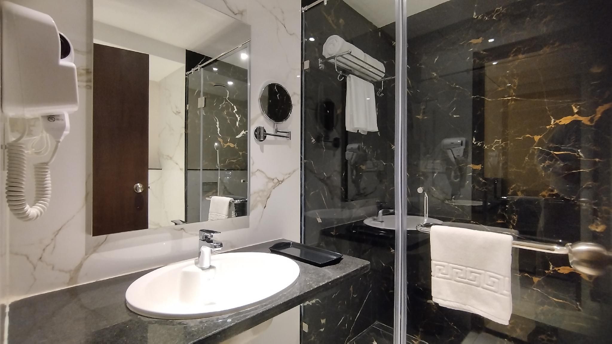 Executive Double Room, 1 King Bed, Accessible, City View