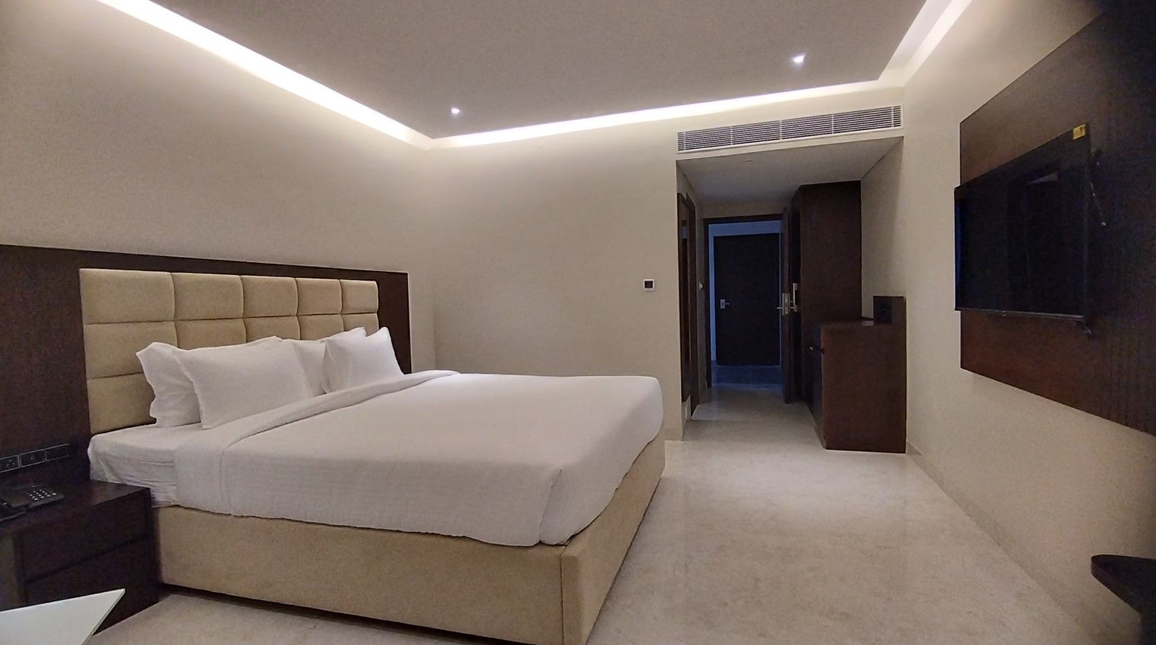 Suite with Lake view