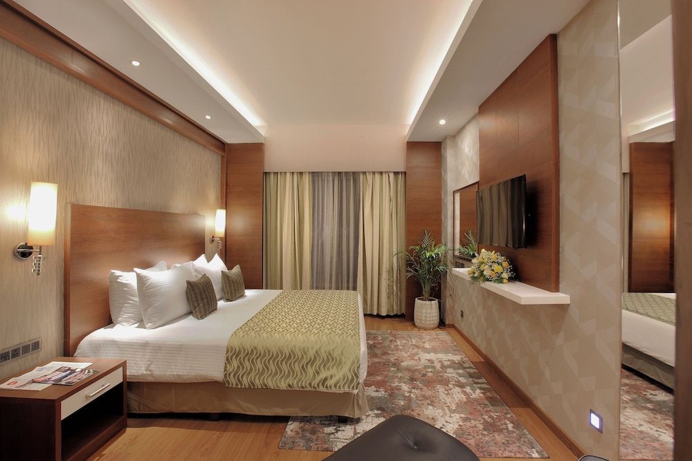 PREMIUM SUITE