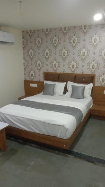 Hotel S G,Vadodara Deluxe AC 3