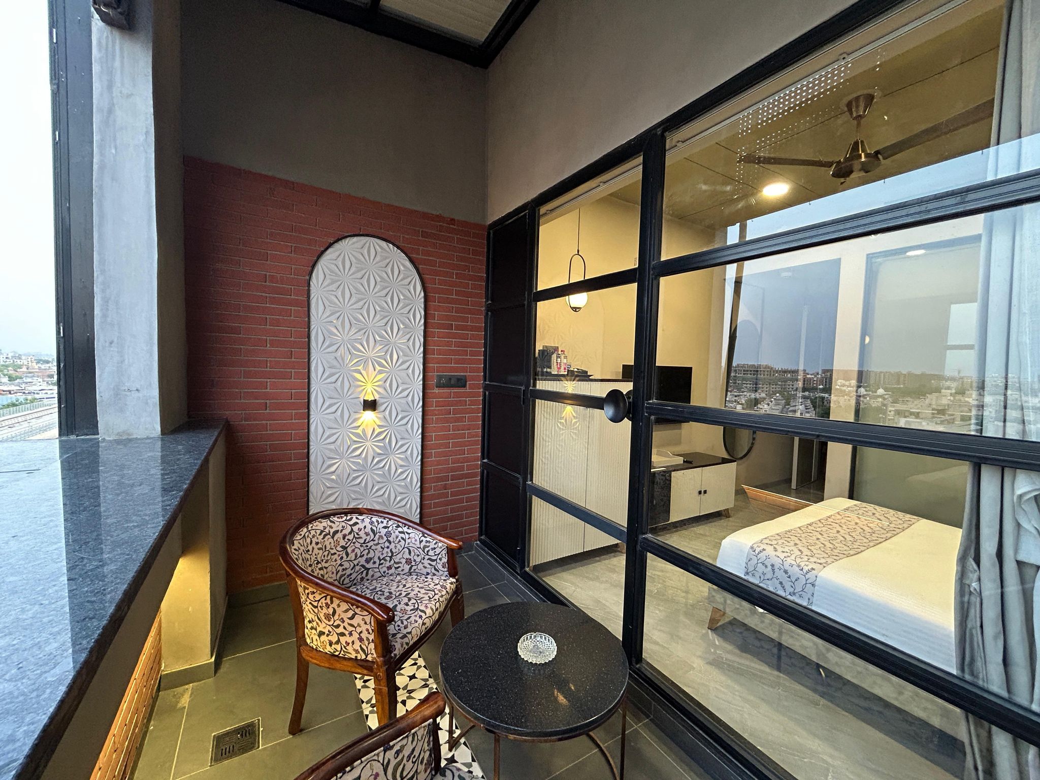 Deluxe Smoking Room with Balcony