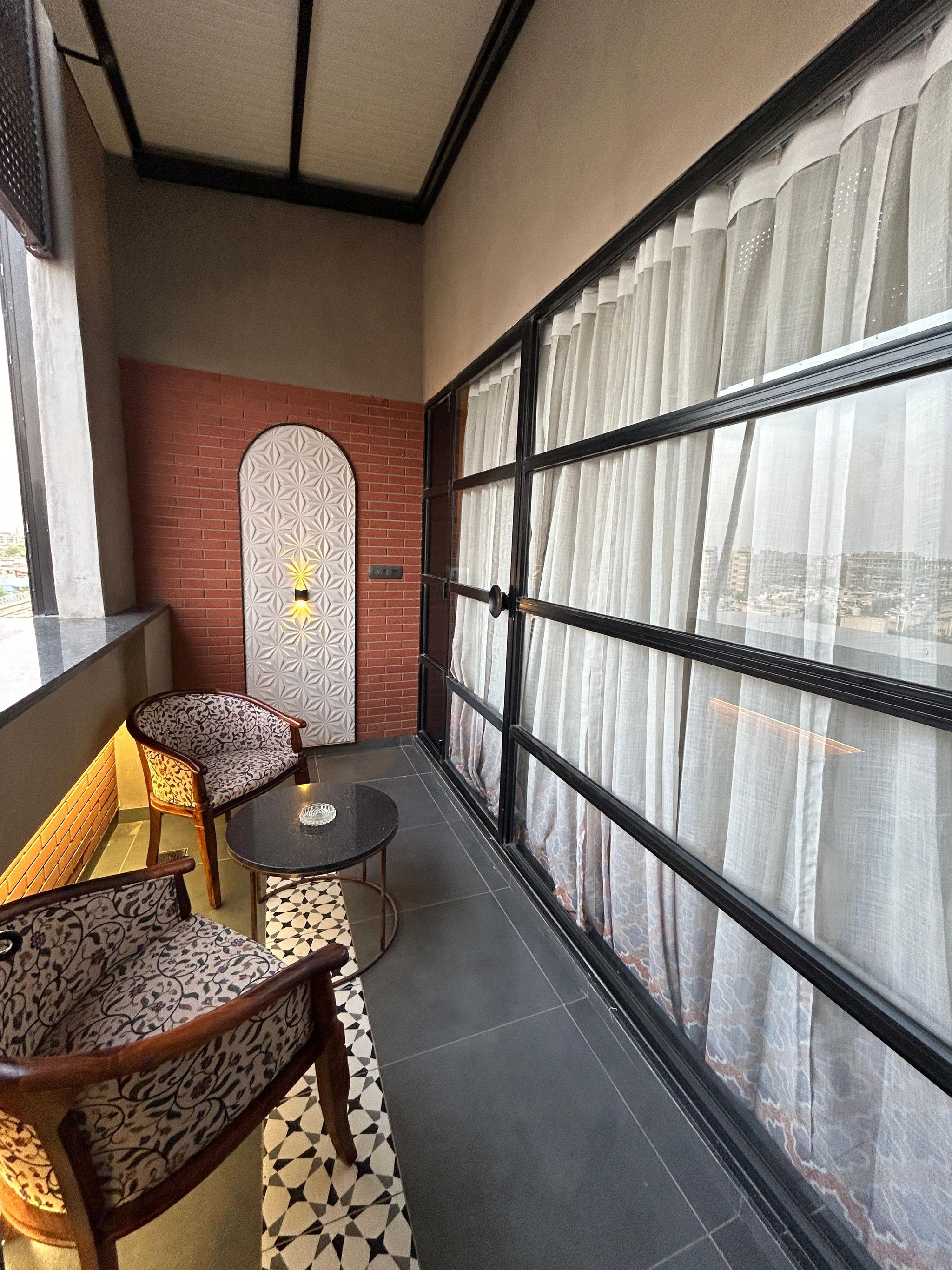 Deluxe Smoking Room with Balcony