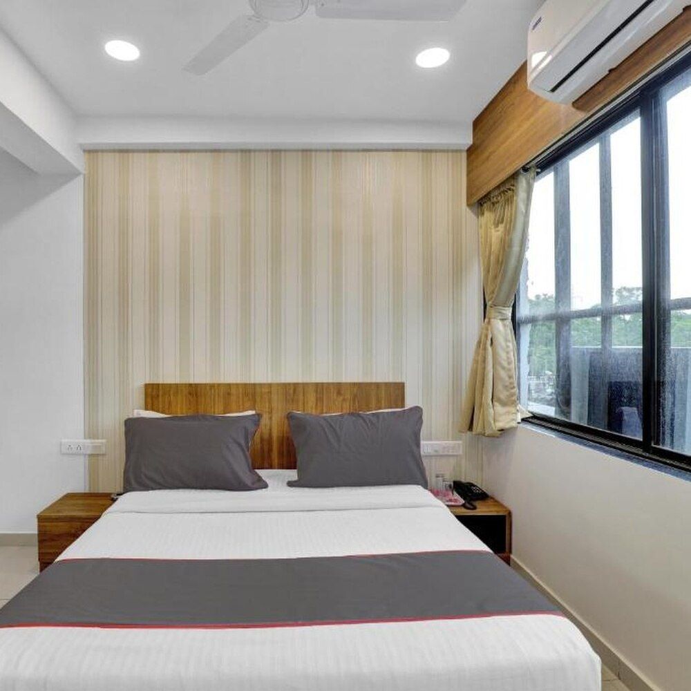 Hotel Royal Mansion, Gandhinagar Deluxe Double Room 4
