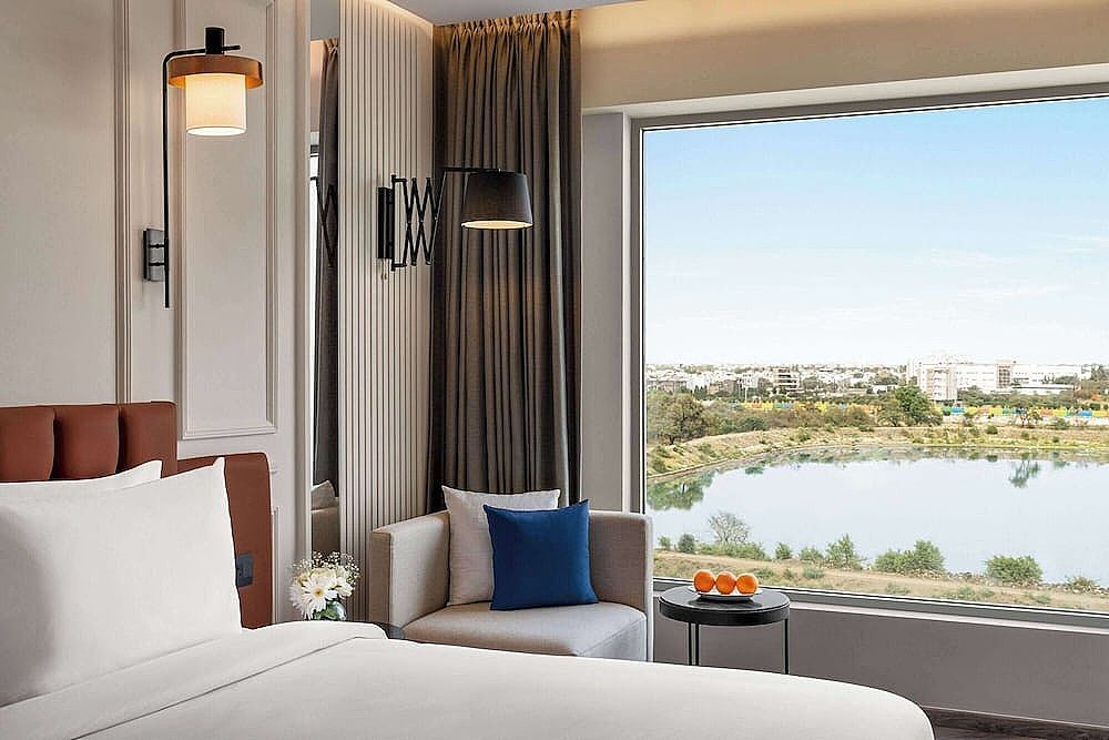1 King Bed, Mobility Accessible Room