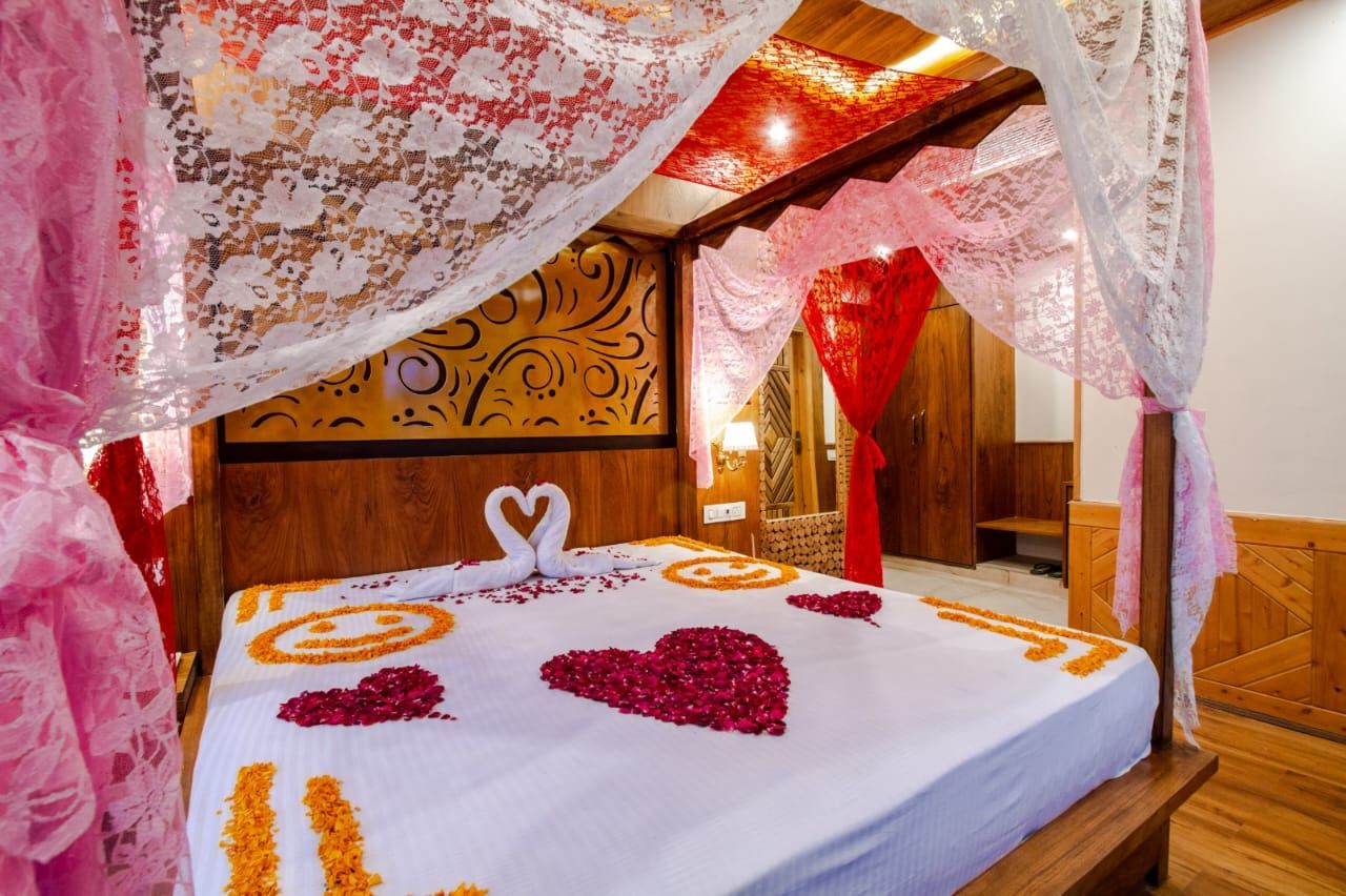 Honeymoon Suite with Balcony (Centrally Heated)