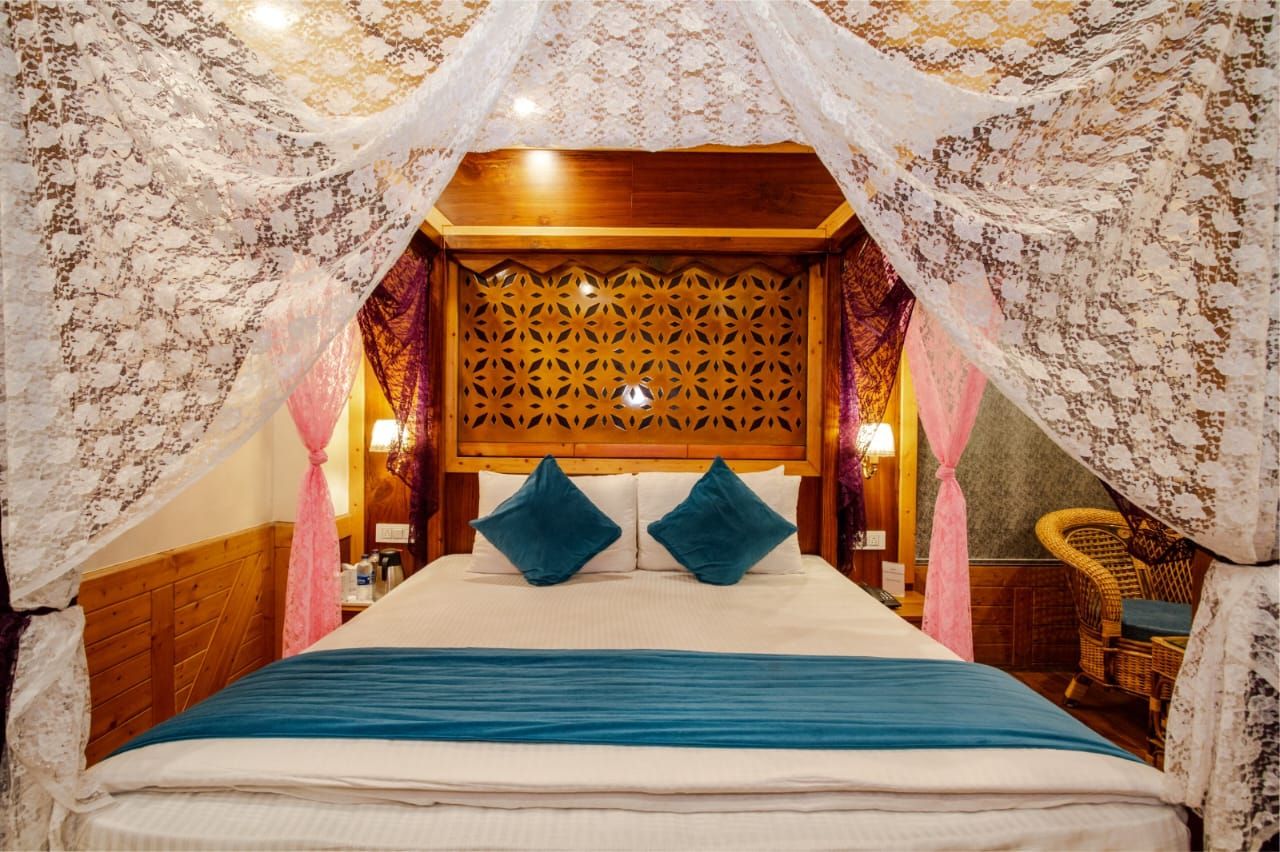 Honeymoon Suite with Balcony (Centrally Heated)