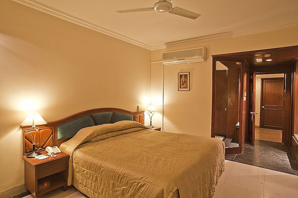 Hotel Om Tower & Revolving Restaurant Deluxe Room