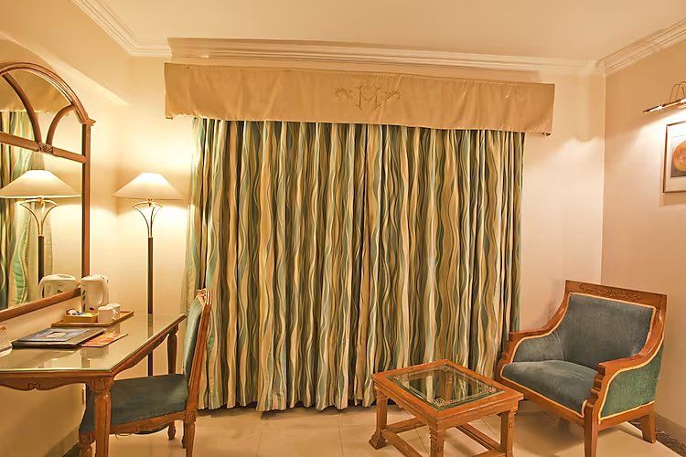 Hotel Om Tower & Revolving Restaurant Deluxe Room 5