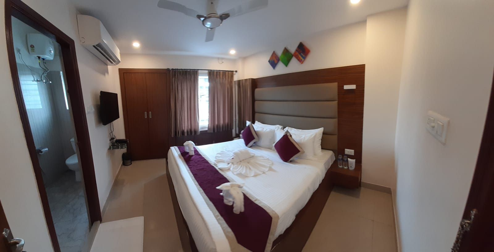 Amar Tree Express Hotel Deluxe Room 3