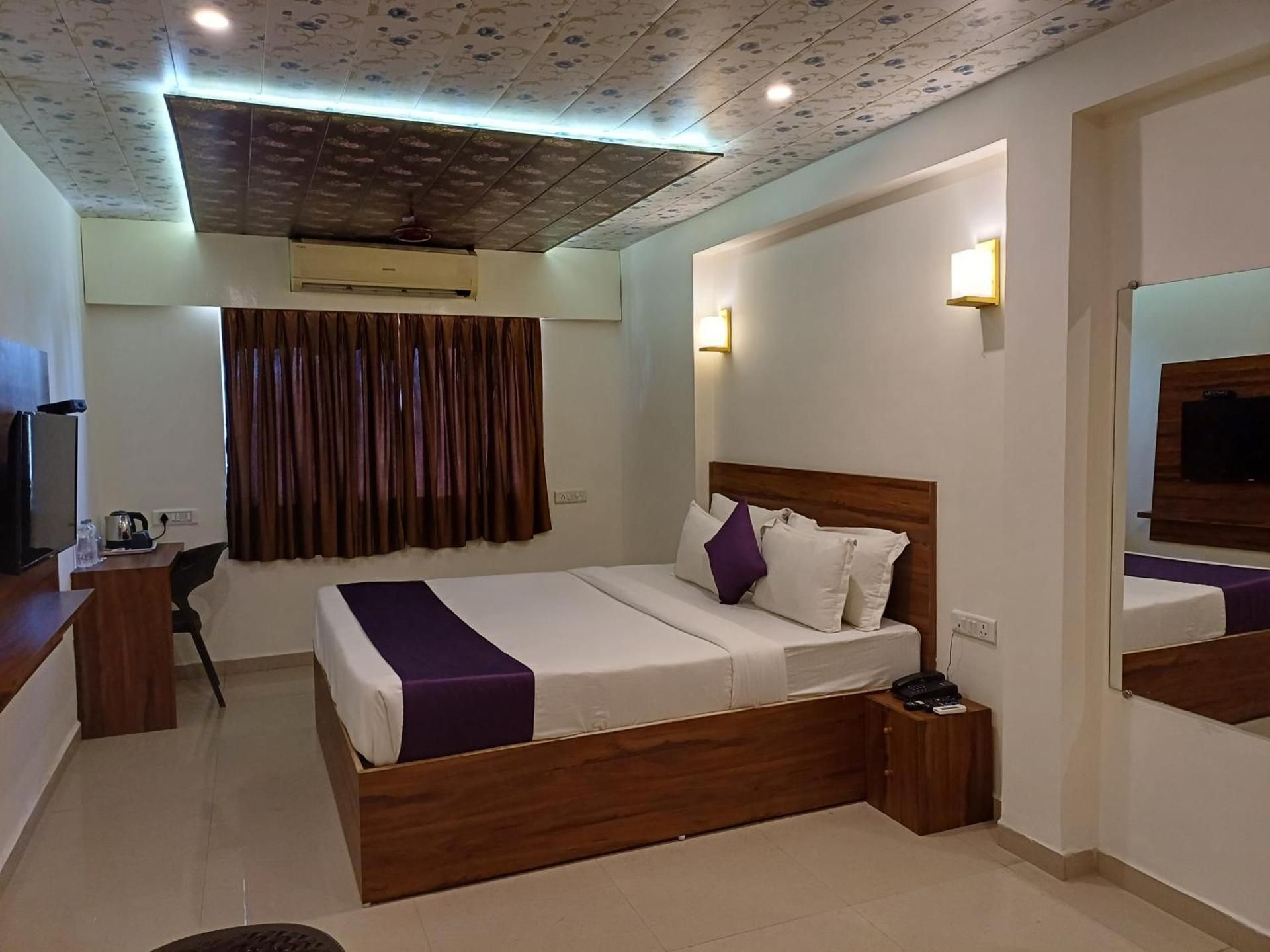 VITS Daman Devka Beach Deluxe Room 2