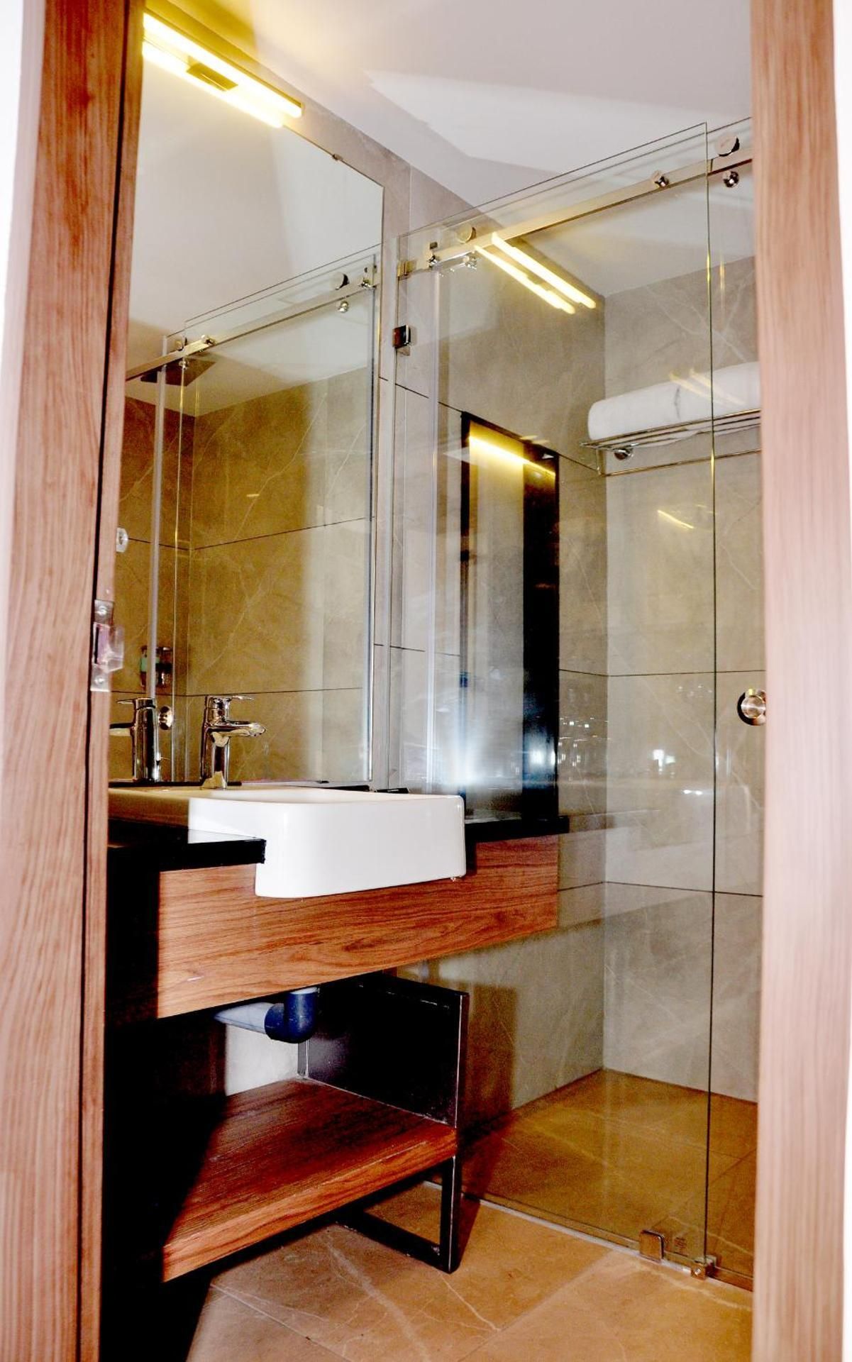 Classic Regency Deluxe Room 4