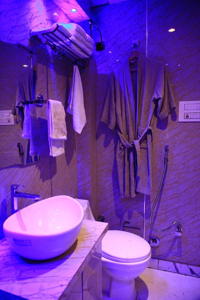 Ebowla Residency Grand Room 7