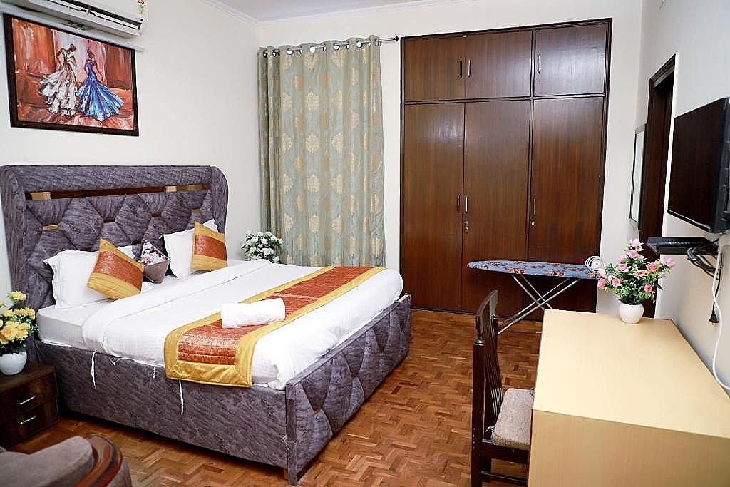 Fortune Home service Apartment, 3BHK-1B, E28 Saket  Three-Bedroom Apartment 8