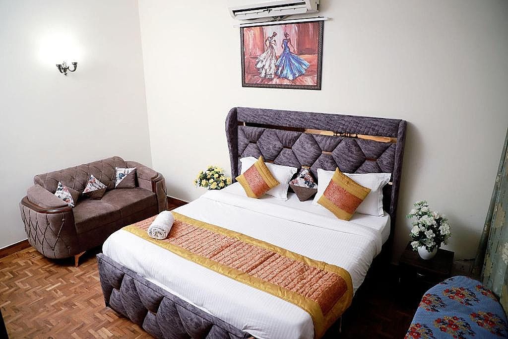 Fortune Home service Apartment, 3BHK-1B, E28 Saket  Three-Bedroom Apartment 7