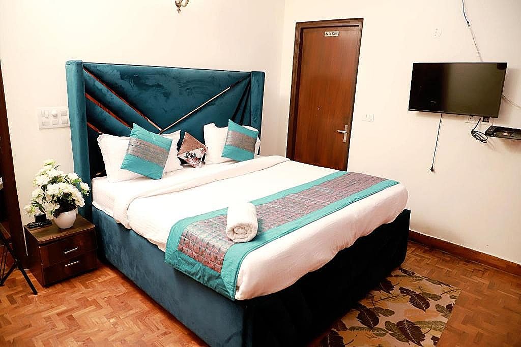 undefined Fortune Home service Apartment, 3BHK-1B, E28 Saket  5