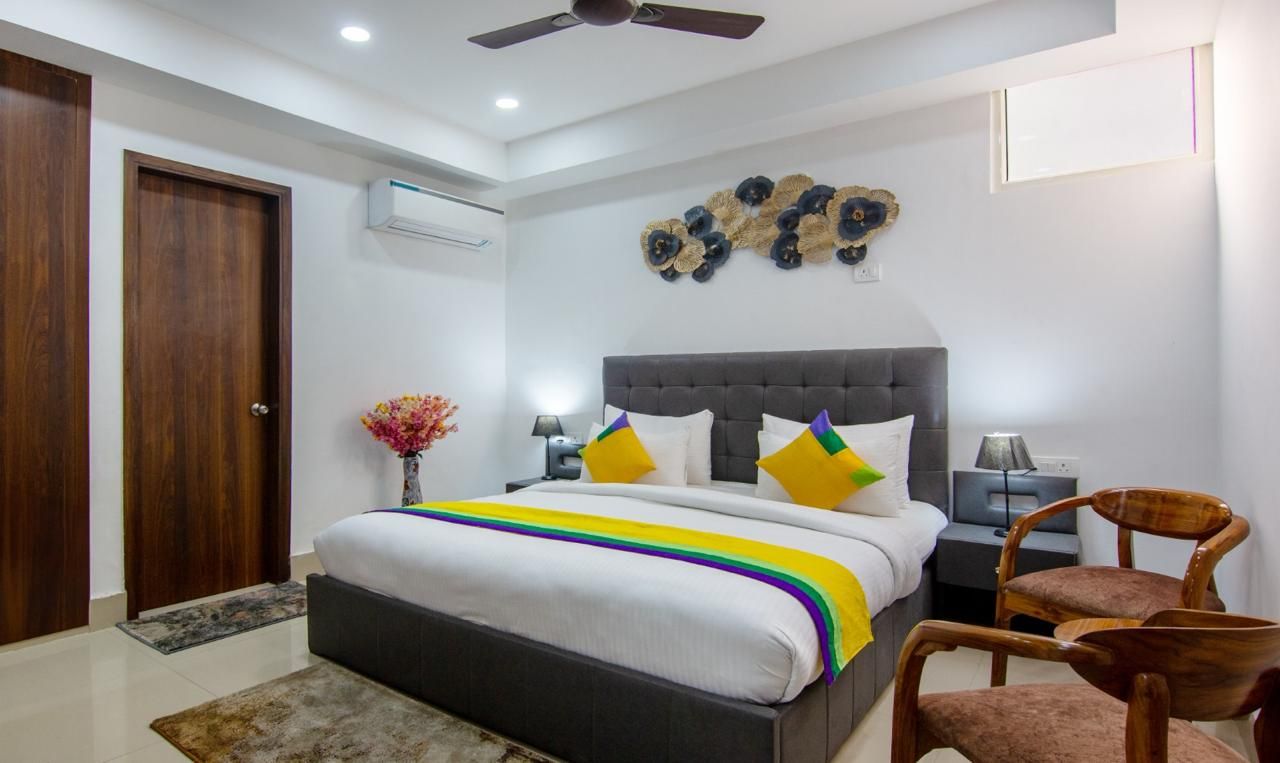 HOTEL FORTUNE HOME Near sector 137 Metro Station