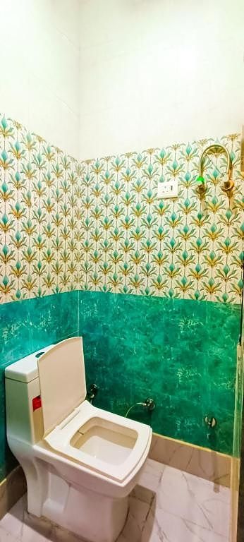 Sky Residency Deluxe Double Room (2 Adults + 1 Child) 10