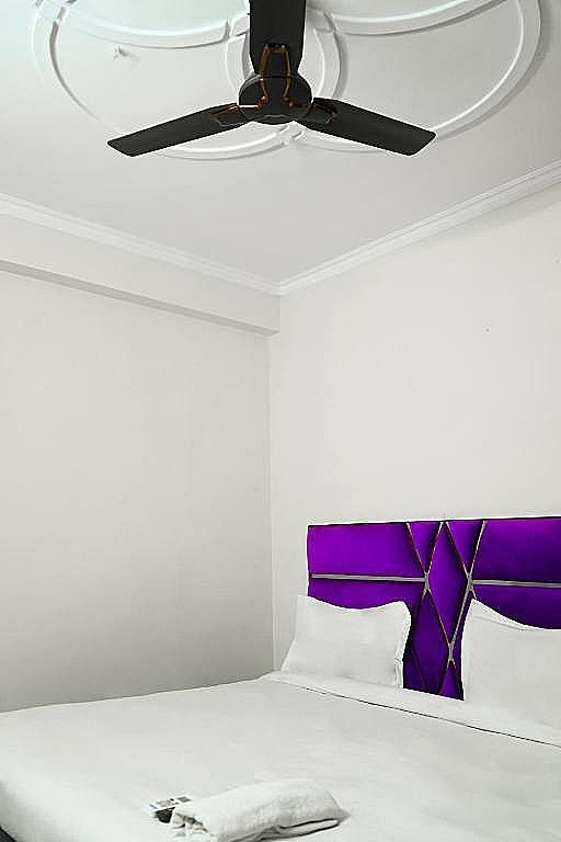 Sky Residency Deluxe Double Room (2 Adults + 1 Child) 2