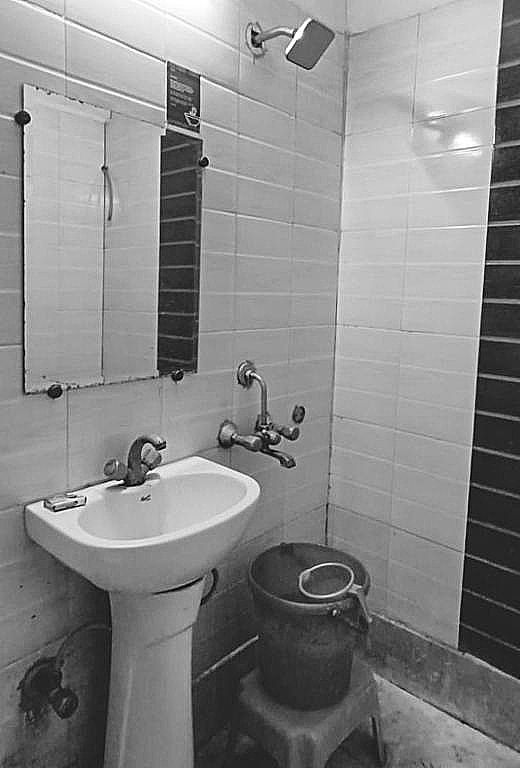 Hotel Ashoka Inn - Noida sec 35 Deluxe Double Room (2 Adults + 1 Child) 4