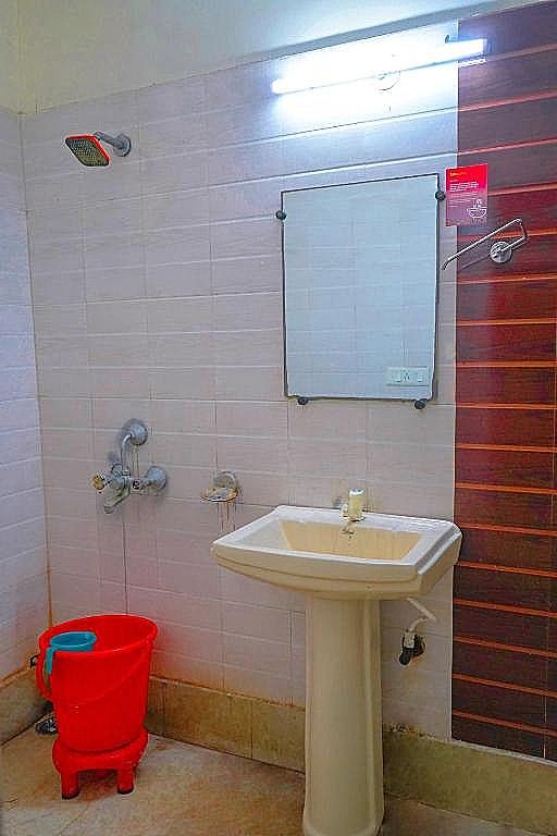 Hotel Ashoka Inn - Noida sec 35 Deluxe Double Room (2 Adults + 1 Child) 2