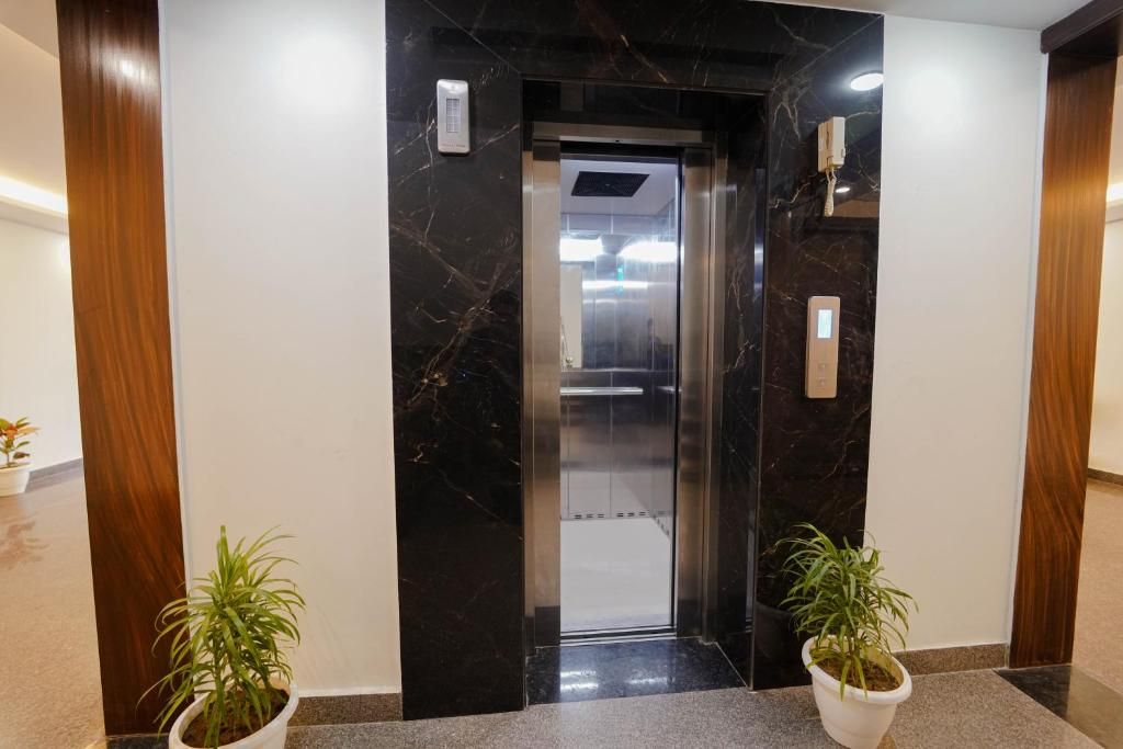 Lime Tree Two BHK Service Apartment Golf Course Road Gurgaon Two-Bedroom Apartment 4