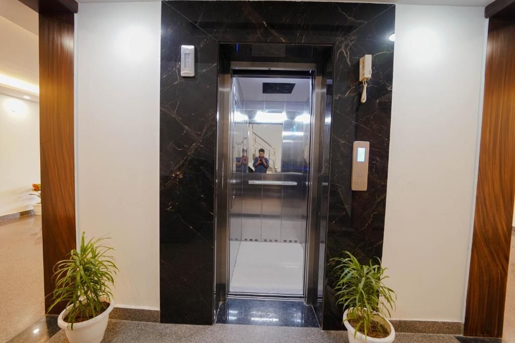 Lime Tree Two BHK Service Apartment Golf Course Road Gurgaon Two-Bedroom Apartment 54