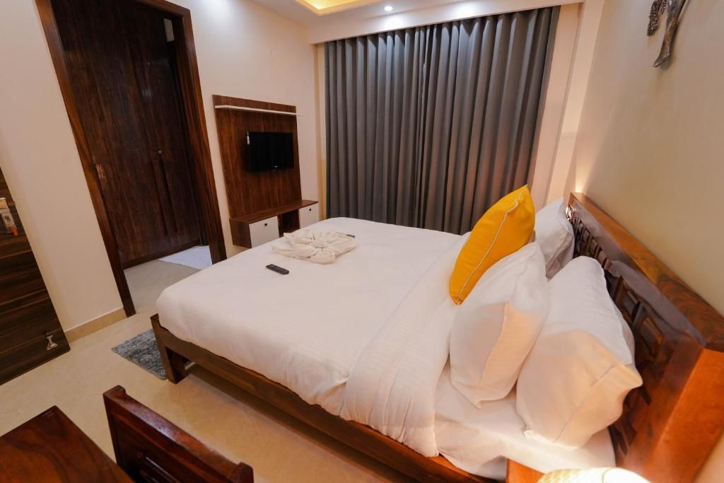 Lime Tree Two BHK Service Apartment Golf Course Road Gurgaon Two-Bedroom Apartment 13