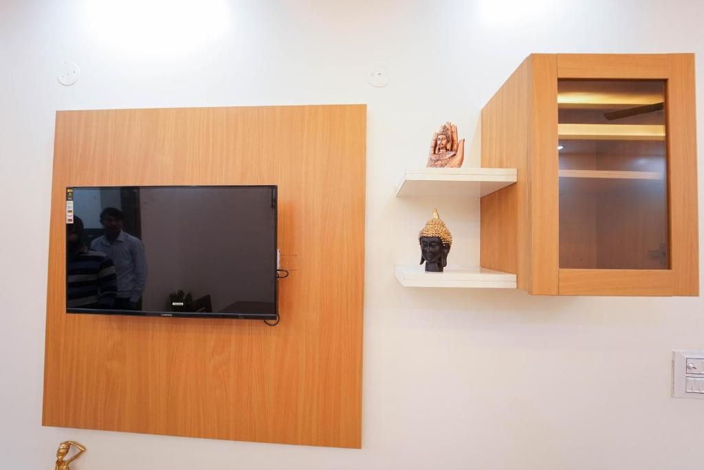 Lime Tree Two BHK Service Apartment Golf Course Road Gurgaon Two-Bedroom Apartment 19