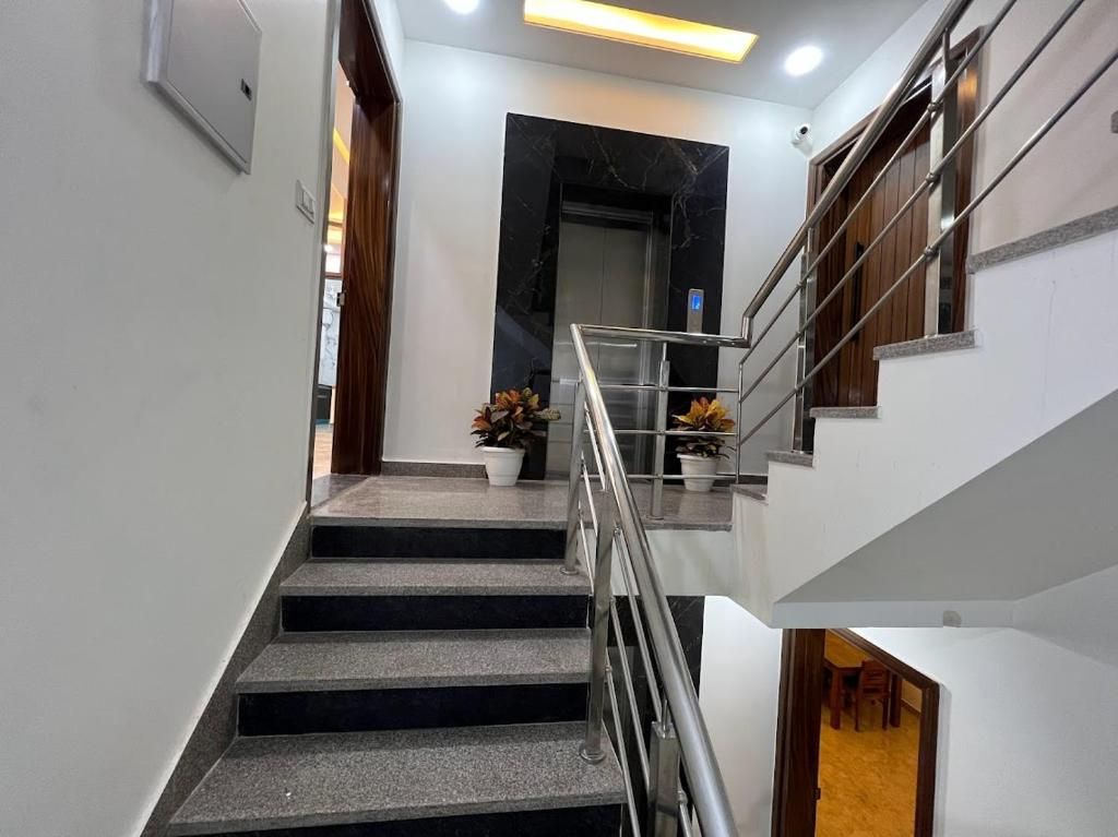 Lime Tree Two BHK Service Apartment Golf Course Road Gurgaon Two-Bedroom Apartment 21