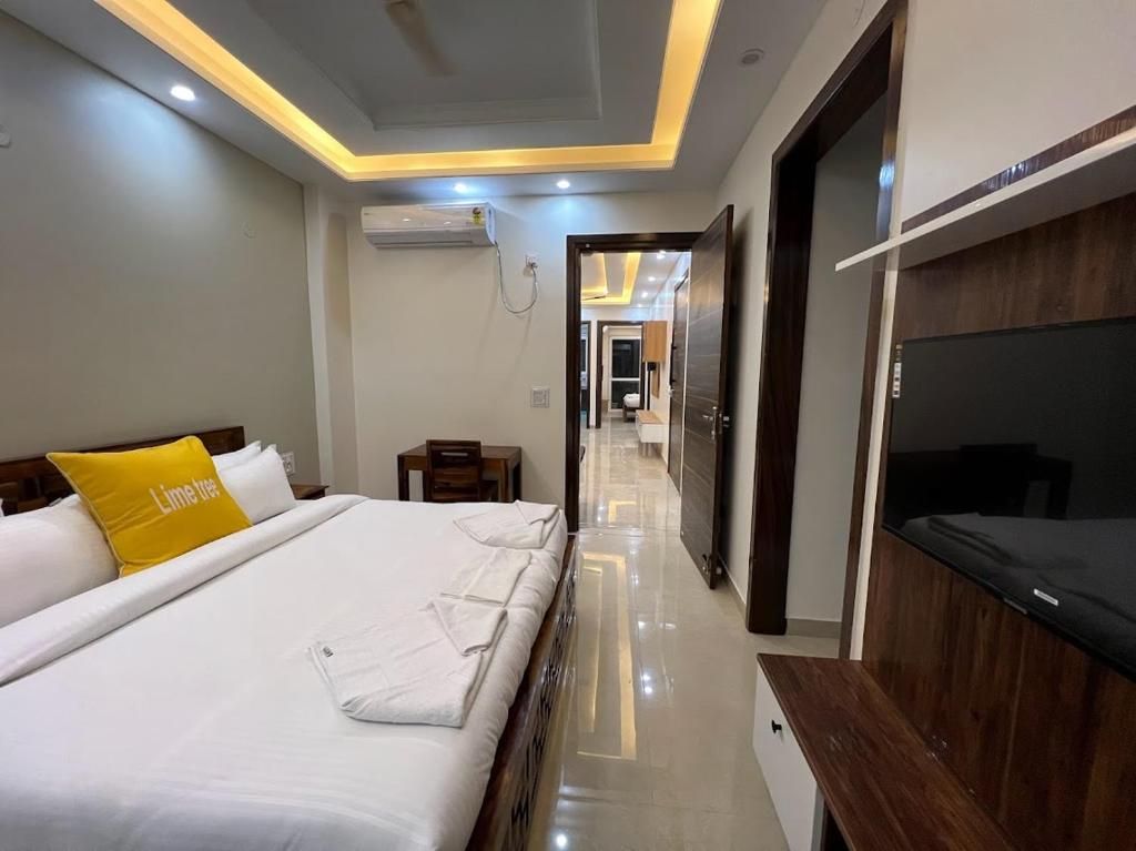 Lime Tree Two BHK Service Apartment Golf Course Road Gurgaon Two-Bedroom Apartment 18